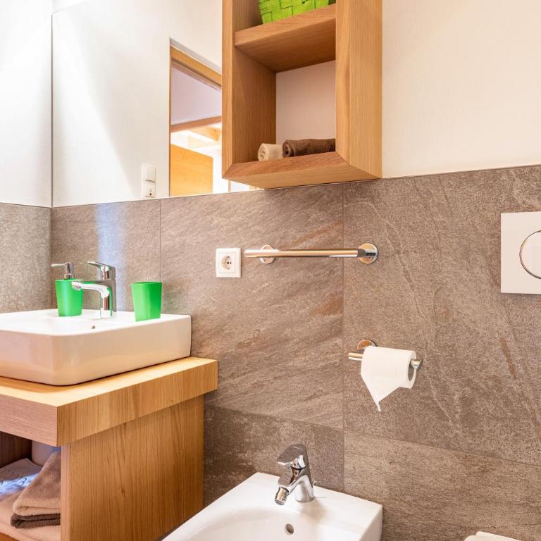 Villa Solinda App Puccini - Appartamento Deluxe con 2 Camere da Letto e Balcone - 17
