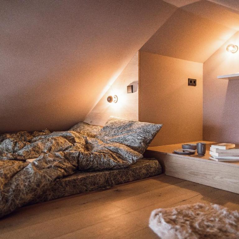 Rousa little guesthouse Kombi - Appartamento Deluxe con 2 Camere da Letto e Vista Giardino - 3