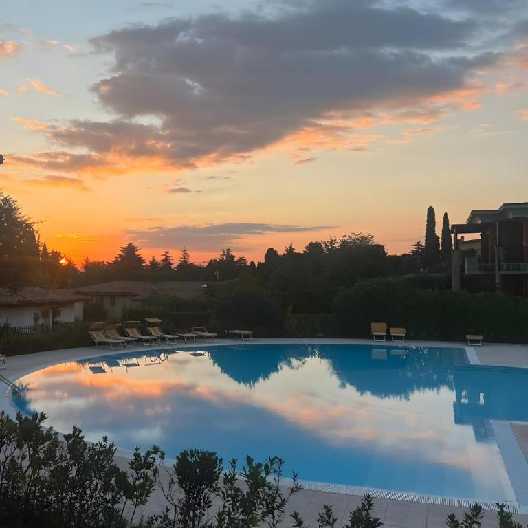 Delizioso Residence Vista Lago - Appartamento Deluxe con 2 Camere da Letto e Vista Giardino - 33