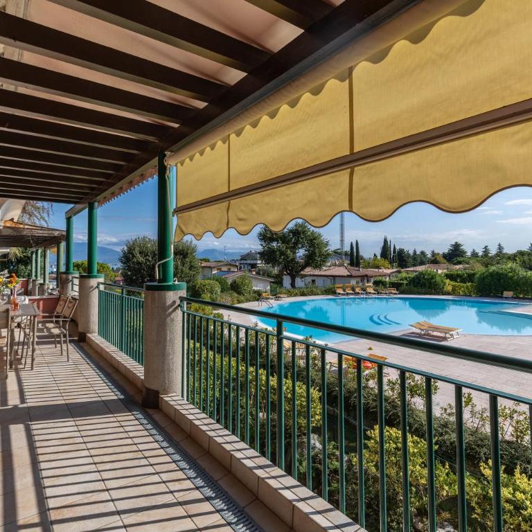 Delizioso Residence Vista Lago - Appartamento Deluxe con 2 Camere da Letto e Vista Giardino - 1