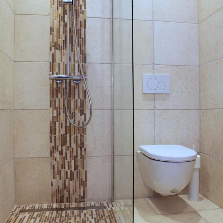 T3 coeur de Sanary - 100m du port - Deluxe Apartment mit Balkon und 2 Schlafzimmern - 16