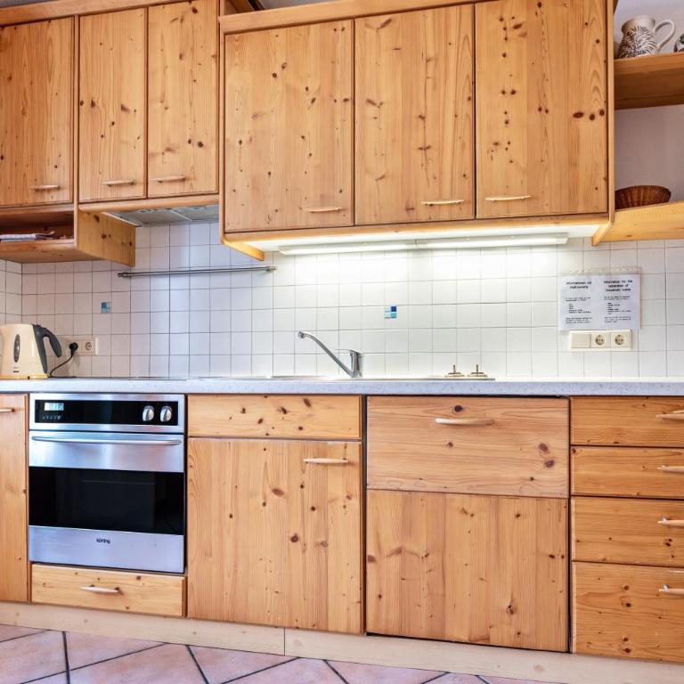 Lindenhof Apt 8 - Appartamento Deluxe con 2 Camere da Letto e Vista Giardino - 3