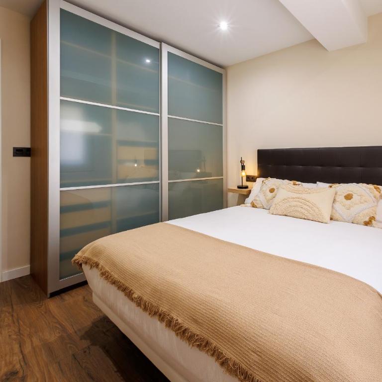 House Juana 15 - Apartment with Shower - 11