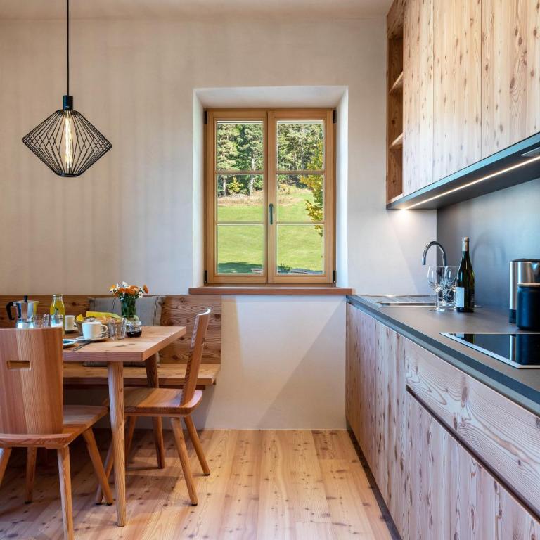 Hof im Thal Apt Linde - Two-Bedroom Deluxe Apartment with Garden View - 2