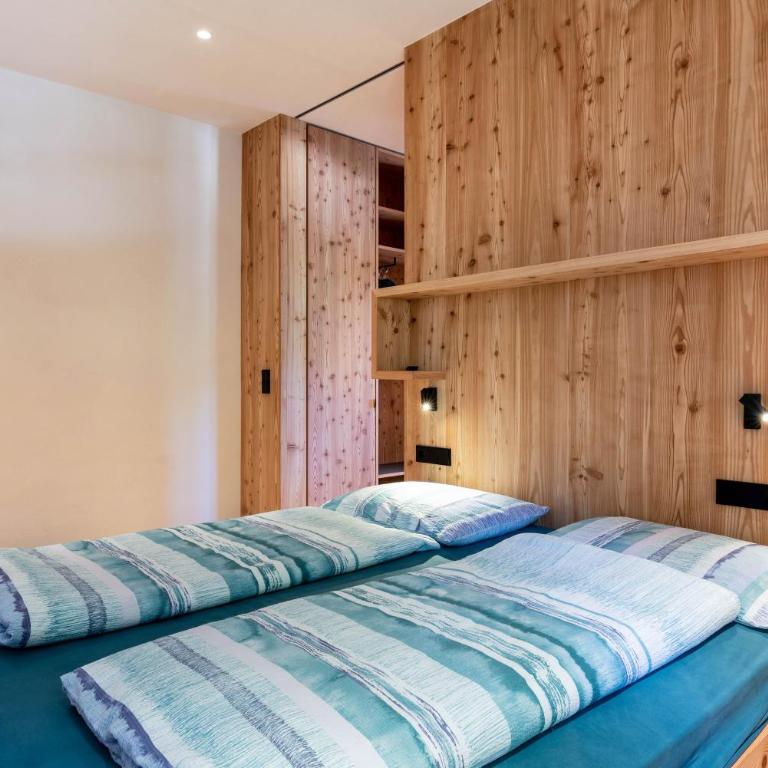 Hof im Thal Apt Linde - Two-Bedroom Deluxe Apartment with Garden View - 3