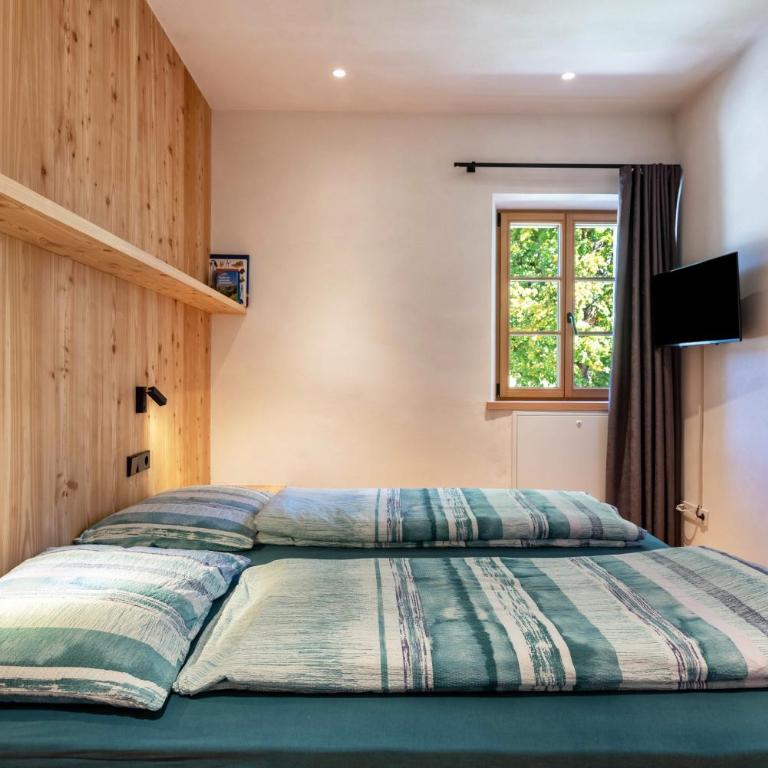 Hof im Thal Apt Linde - Two-Bedroom Deluxe Apartment with Garden View - 20