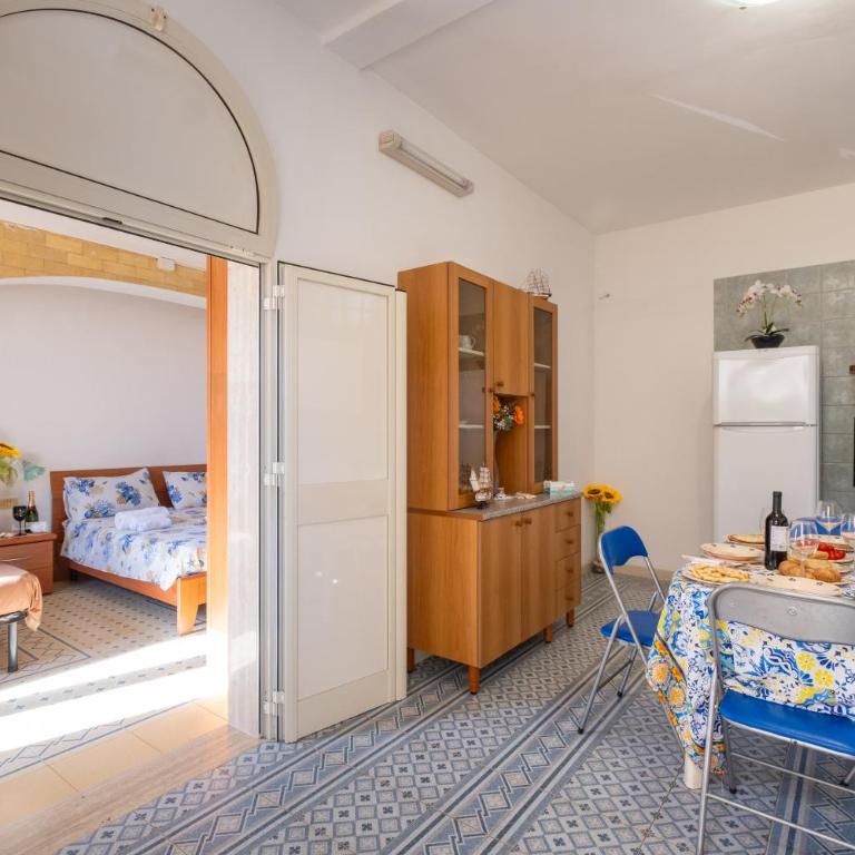 Blue House in Villa Con Piscina - One-Bedroom House - 11