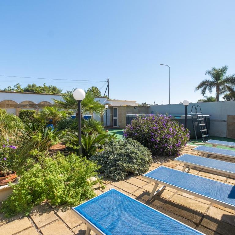 Blue House in Villa Con Piscina - One-Bedroom House - 3