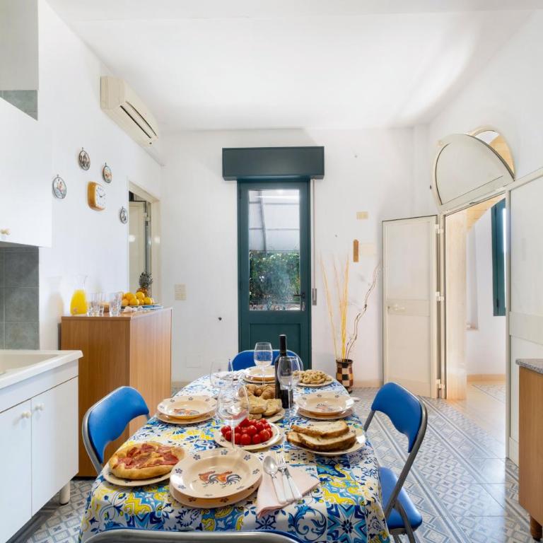 Blue House in Villa Con Piscina - One-Bedroom House - 8