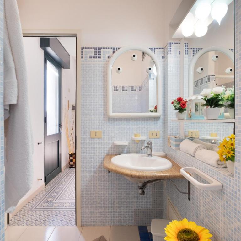 Blue House in Villa Con Piscina - One-Bedroom House - 16