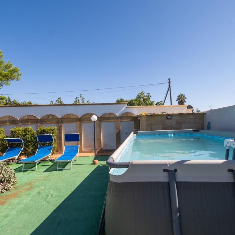 Blue House in Villa Con Piscina - One-Bedroom House - 1
