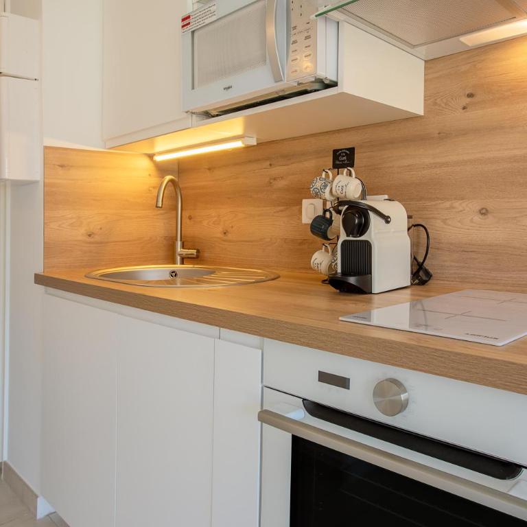 Studio Golfe de Saint Tropez - Studio with Balcony - 11
