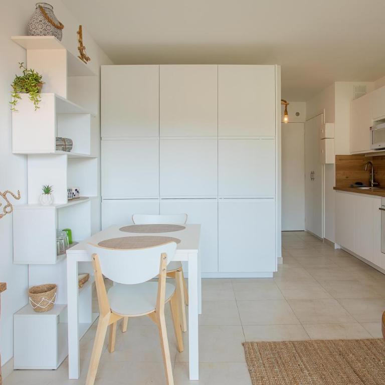 Studio Golfe de Saint Tropez - Studio with Balcony - 8