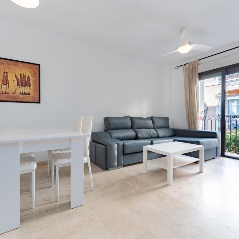 Town Apartment in Fuengirola Centre - Apartamento Deluxe de 2 dormitorios con balcón - 1