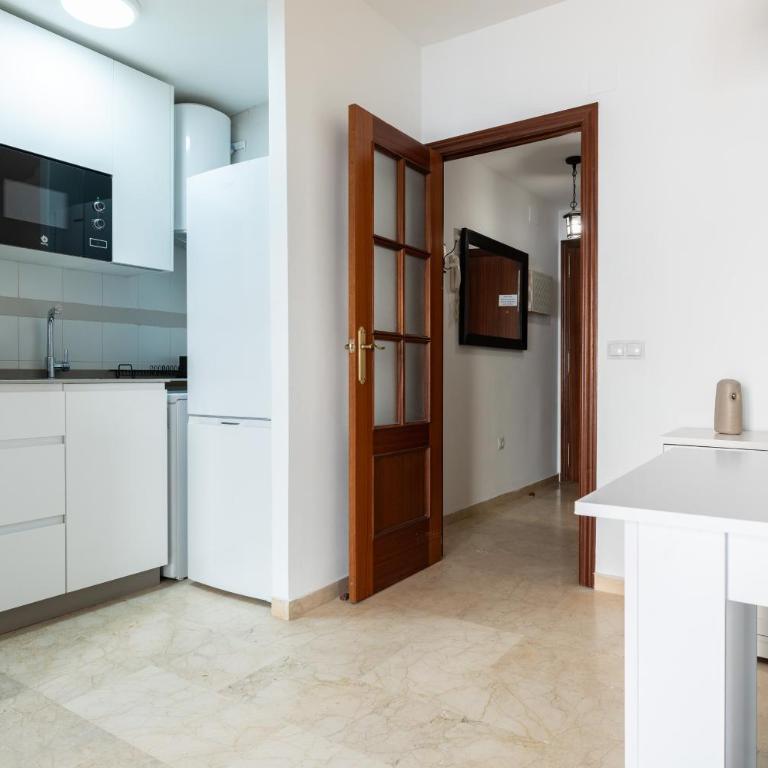 Town Apartment in Fuengirola Centre - Apartamento Deluxe de 2 dormitorios con balcón - 11