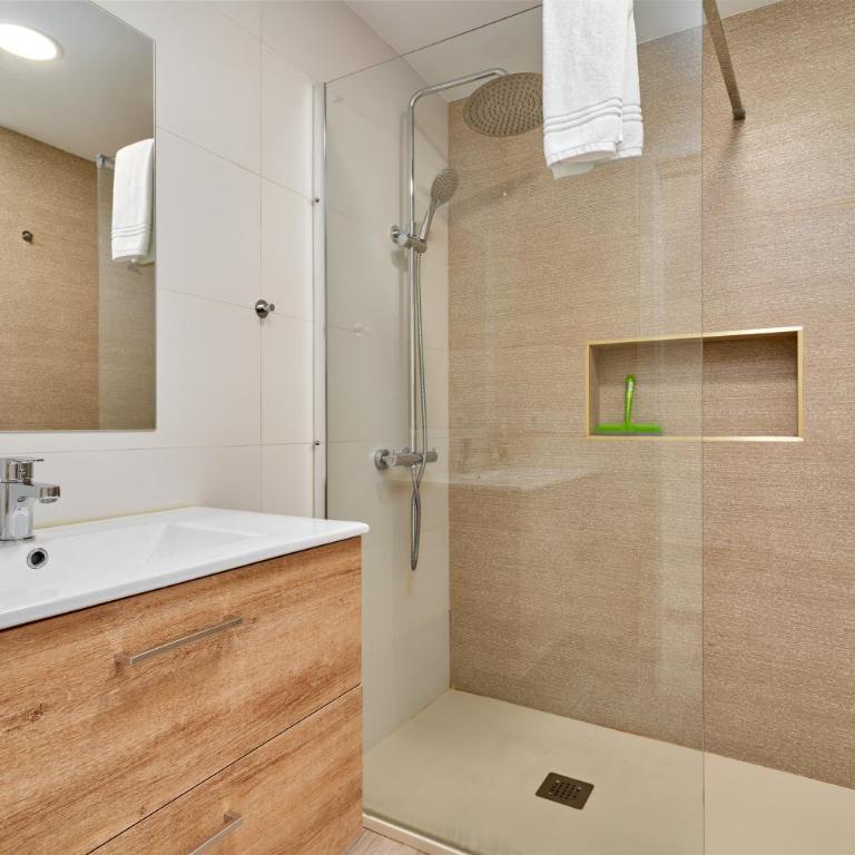 Las Rosas House - Apartamento Deluxe de 2 dormitorios con vistas al mar - 17