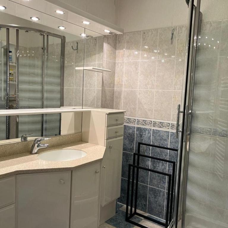 Appartement avec terrasse entre centre et océan - 5 pers. - FR-1-413-271 - Apartment - 7