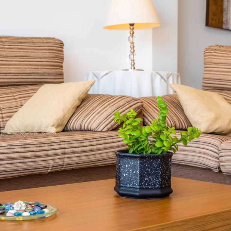 Casa Mulet - Three-Bedroom House - 9
