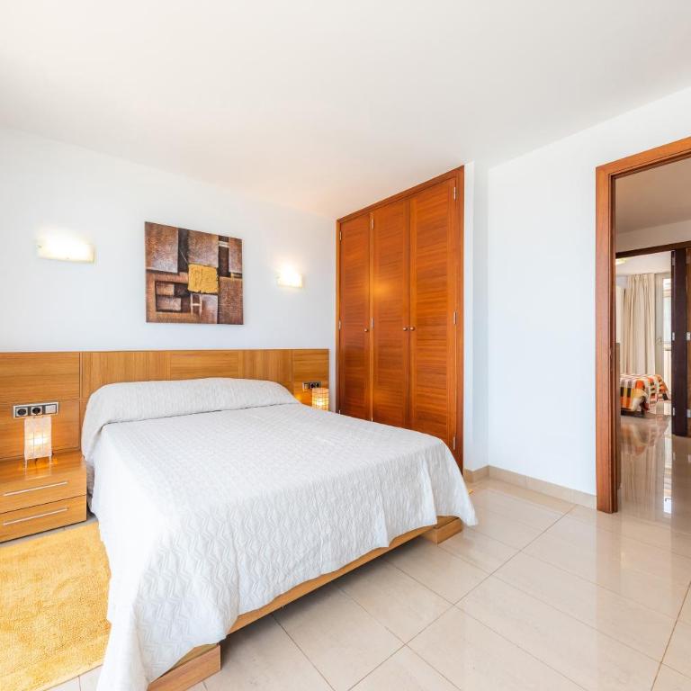 Casa Mulet - Three-Bedroom House - 17
