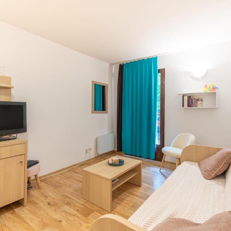Un Jardin Au Coeur De Luchon - Superior One-Bedroom Apartment with Balcony - 2