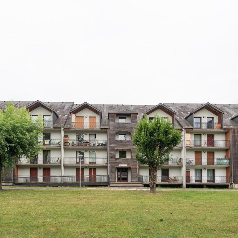 Un Jardin Au Coeur De Luchon - Superior One-Bedroom Apartment with Balcony - 1