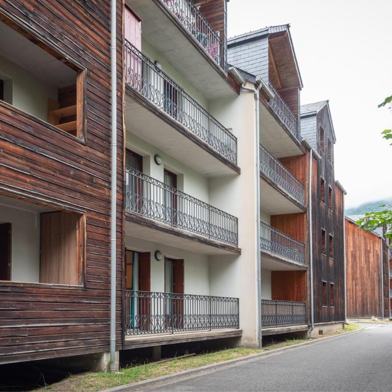 Un Jardin Au Coeur De Luchon - Superior One-Bedroom Apartment with Balcony - 14