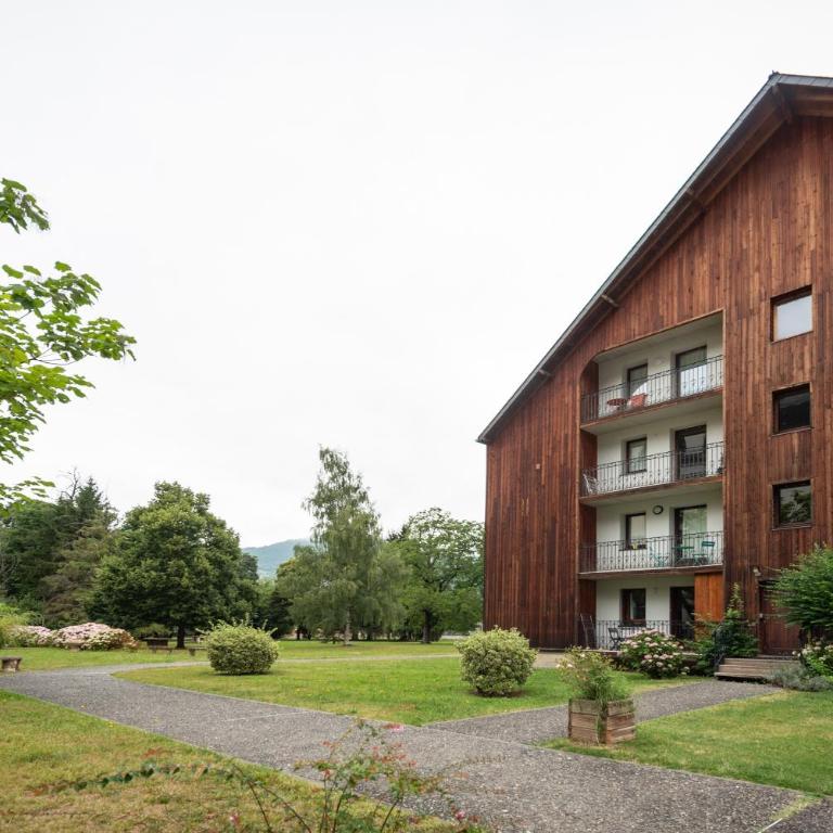 Un Jardin Au Coeur De Luchon - Superior One-Bedroom Apartment with Balcony - 13