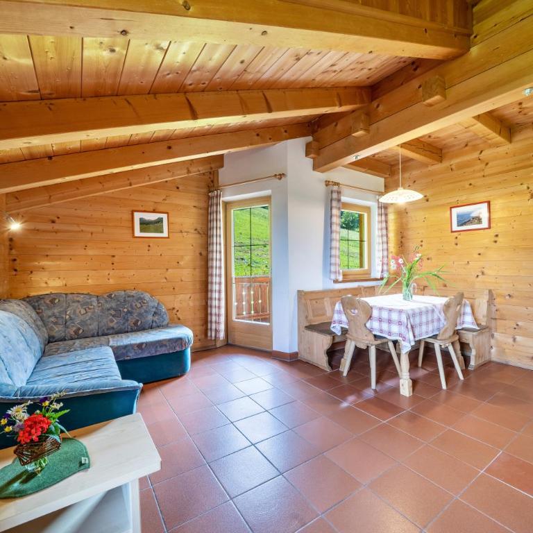 Marschalkhof Ifingerblick - Two-Bedroom Deluxe Apartment with Garden View - 4