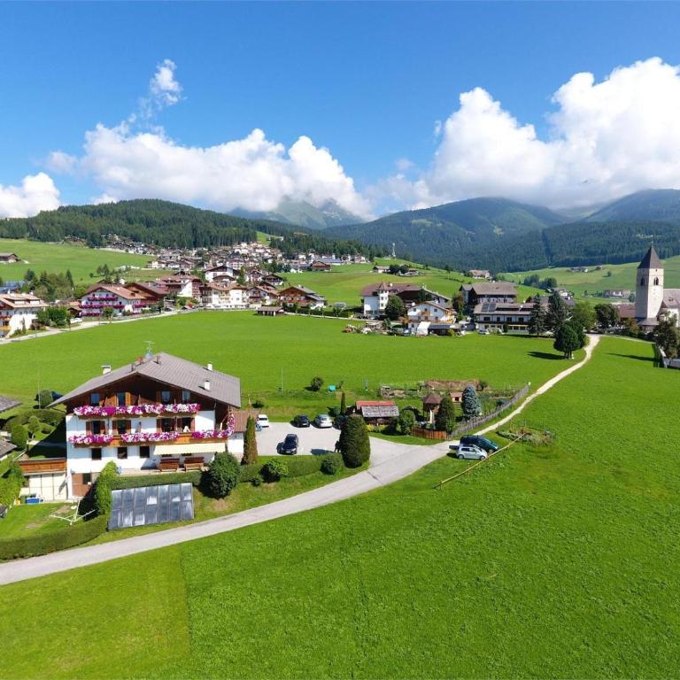 Residence Condor Apt Schlern - Appartamento Deluxe con 2 Camere da Letto e Vista Giardino - 2