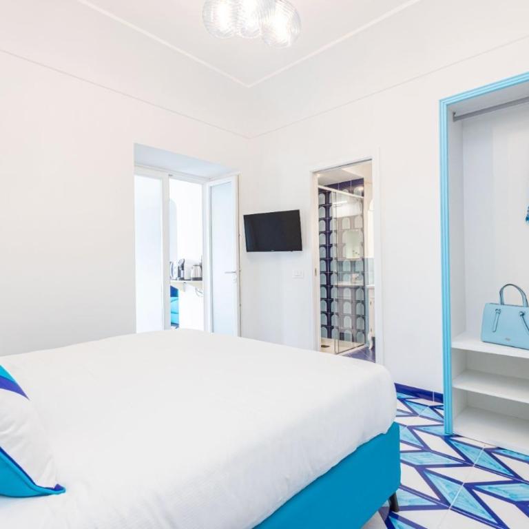Aurora Luxury Suites Seaview - One-Bedroom House - 5