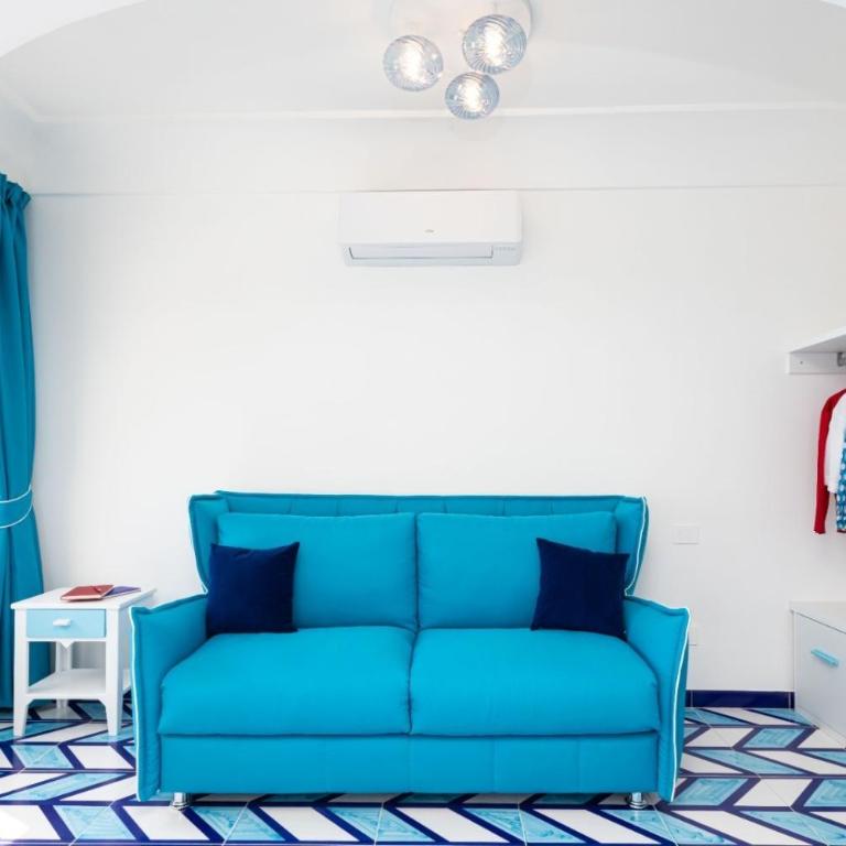 Aurora Luxury Suites Seaview - One-Bedroom House - 22