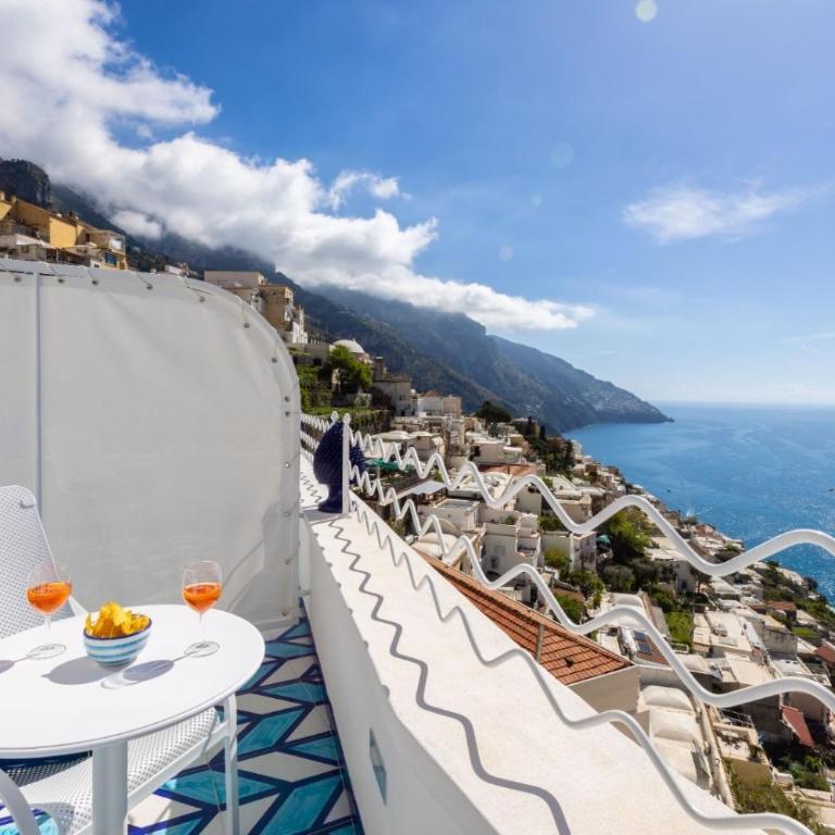 Aurora Luxury Suites Seaview - One-Bedroom House - 1