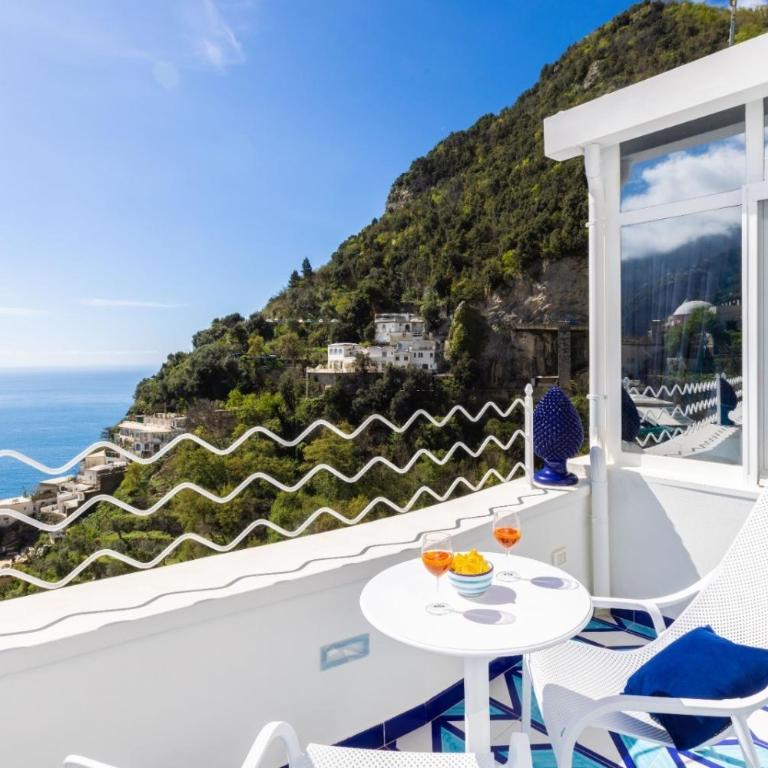 Aurora Luxury Suites Seaview - One-Bedroom House - 12