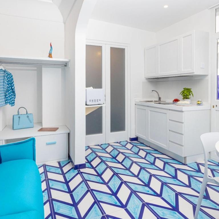 Aurora Luxury Suites Seaview - One-Bedroom House - 17