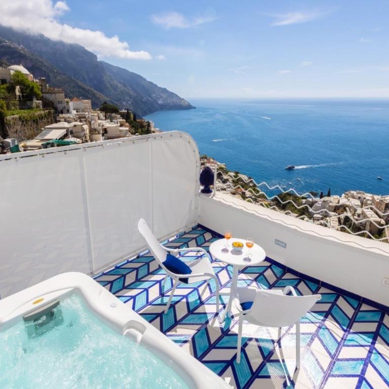 Aurora Luxury Suites Seaview - One-Bedroom House - 3