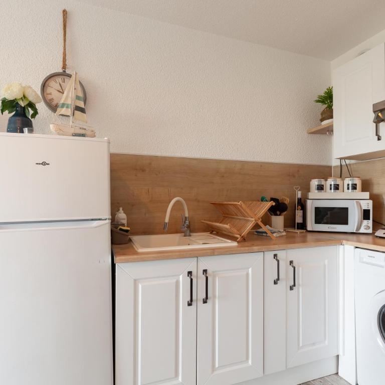 Sanary Sur Mer,Soleil Et Douceur Il - Studio with Garden View - 11