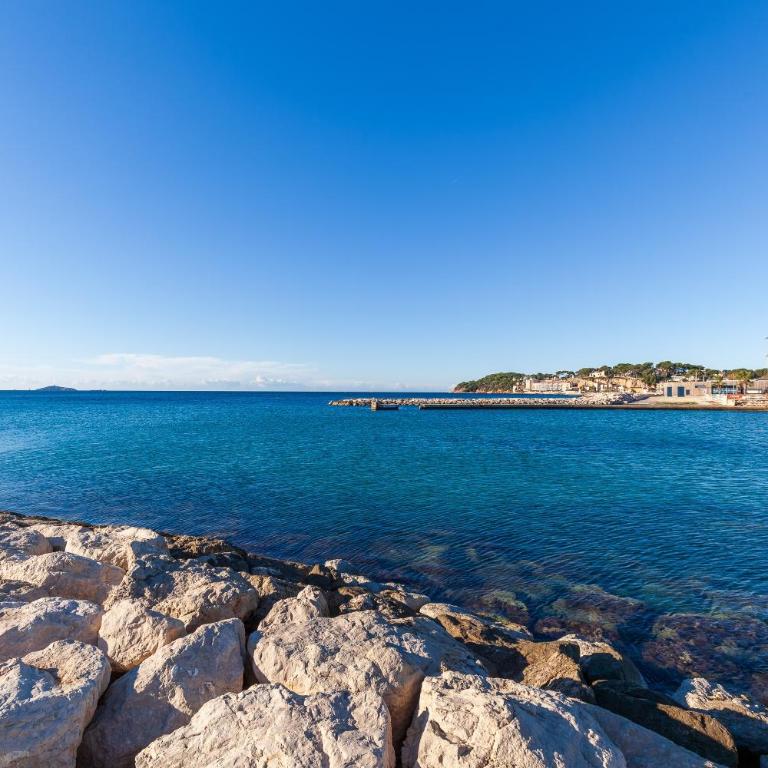 Sanary Sur Mer,Soleil Et Douceur Il - Studio with Garden View - 20