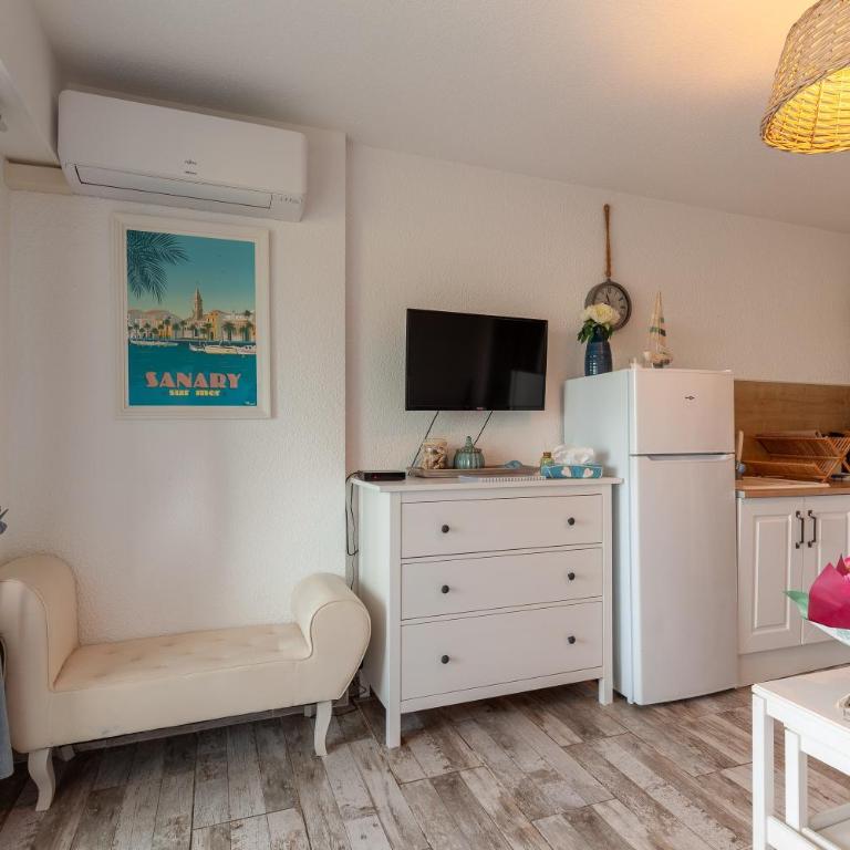 Sanary Sur Mer,Soleil Et Douceur Il - Studio with Garden View - 7