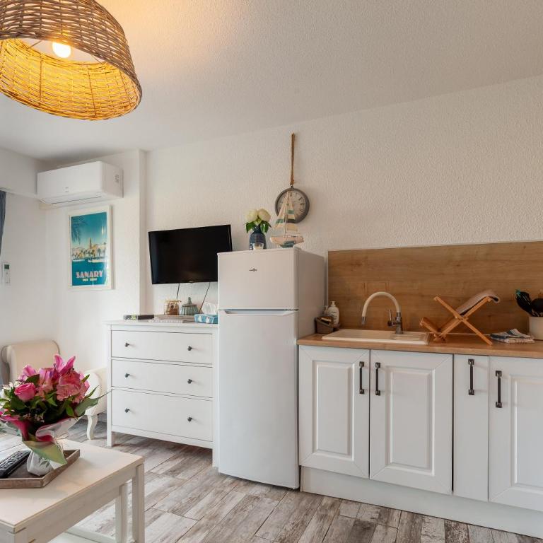 Sanary Sur Mer,Soleil Et Douceur Il - Studio with Garden View - 10