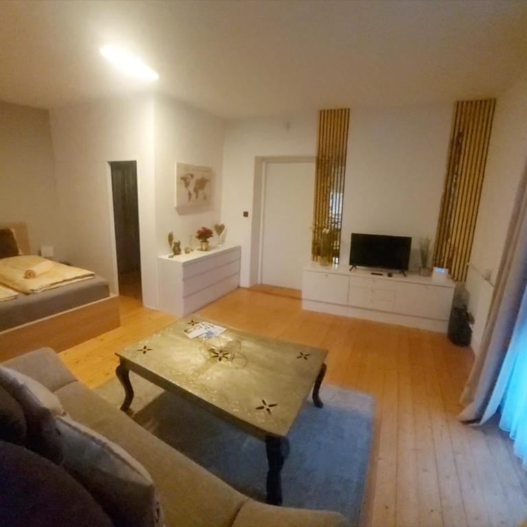 Golden Base - Superior Apartment mit 1 Schlafzimmer und Balkon - 2