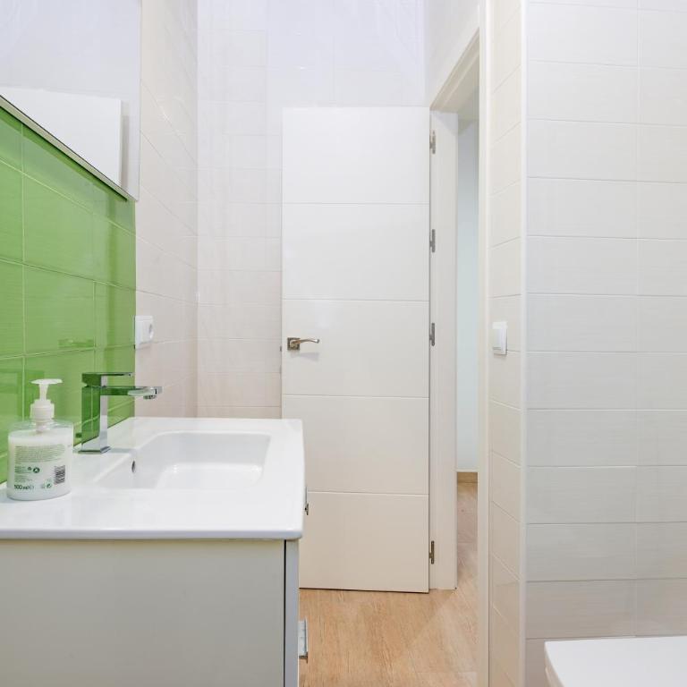 Apartamento Los Naranjos en Vejer - Habitación Cuádruple con ducha - 14
