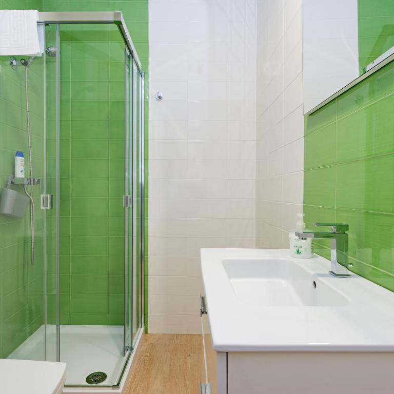 Apartamento Los Naranjos en Vejer - Habitación Cuádruple con ducha - 12