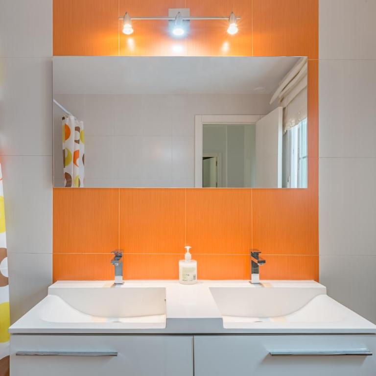 Apartamento Los Naranjos en Vejer - Habitación Cuádruple con ducha - 18