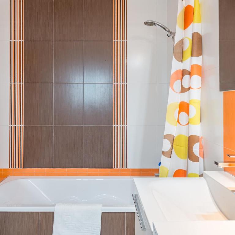 Apartamento Los Naranjos en Vejer - Habitación Cuádruple con ducha - 20