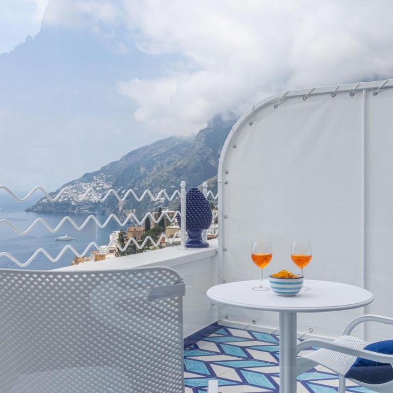 Aurora Luxury Suites Seaview - One-Bedroom House - 23