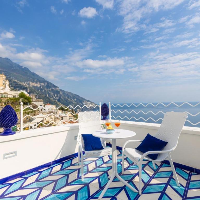 Aurora Luxury Suites Seaview - One-Bedroom House - 3