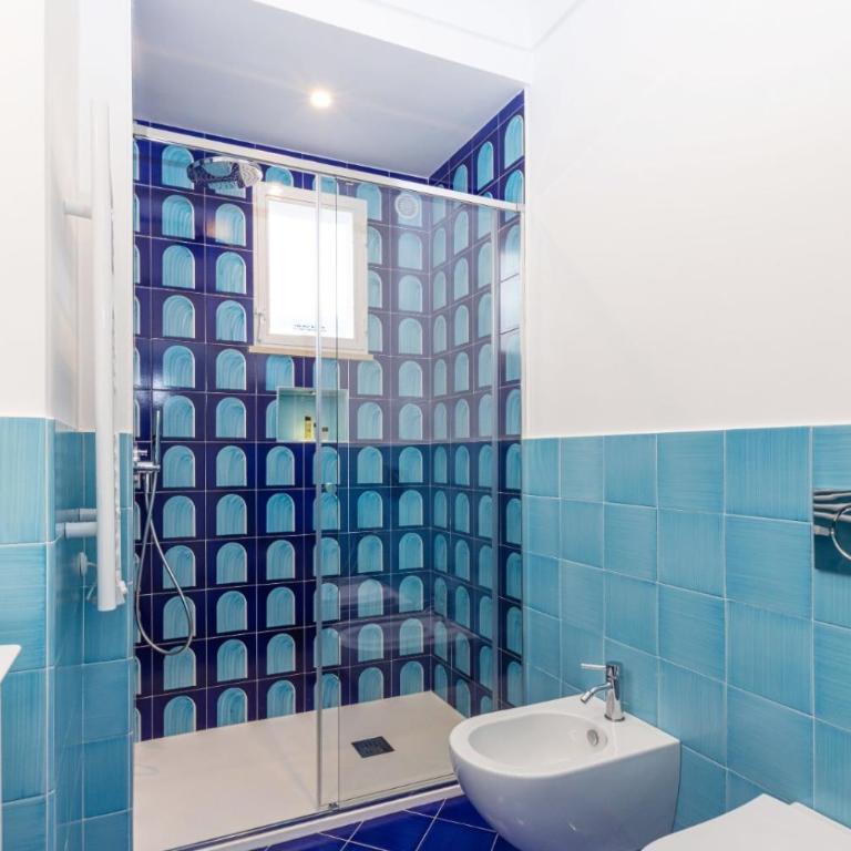 Aurora Luxury Suites Seaview - One-Bedroom House - 14