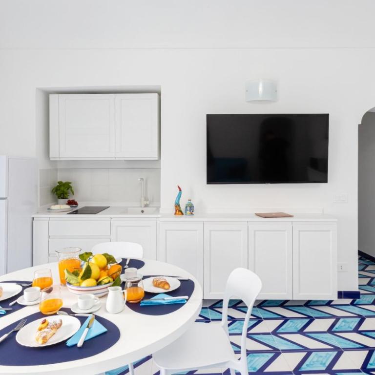 Aurora Luxury Suites Seaview - One-Bedroom House - 7