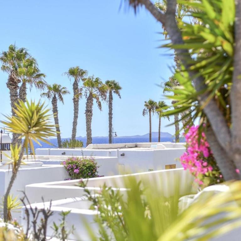 Puerto Chico 3 - Two-Bedroom Deluxe Apartment with Ocean View - 4