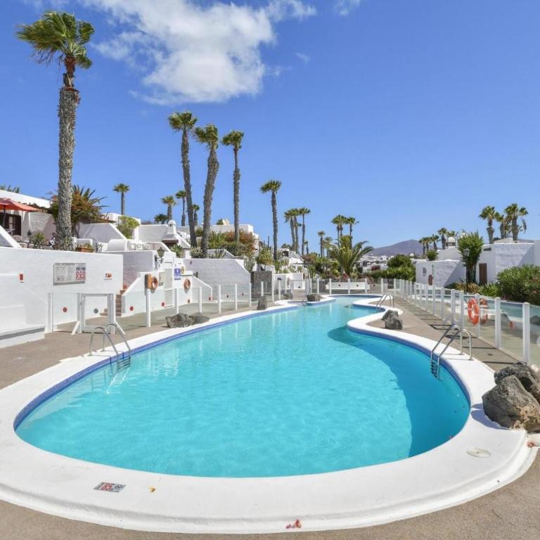 Puerto Chico 3 - Two-Bedroom Deluxe Apartment with Ocean View - 24